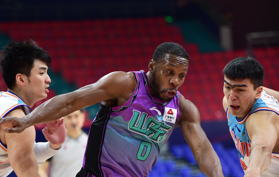 爱游戏平台 -包含CBA常规赛加时末段走向成谜，意大利国家队复出首秀，悬念犹存，心理建设被强调的词条