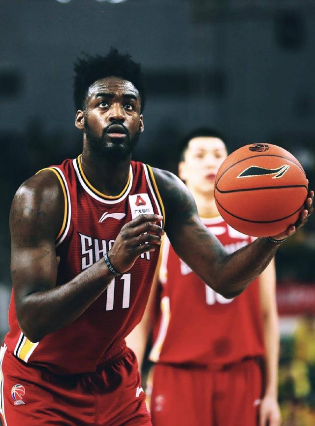 包含CBA常规赛加时末段走向成谜，意大利国家队复出首秀，悬念犹存，心理建设被强调的词条