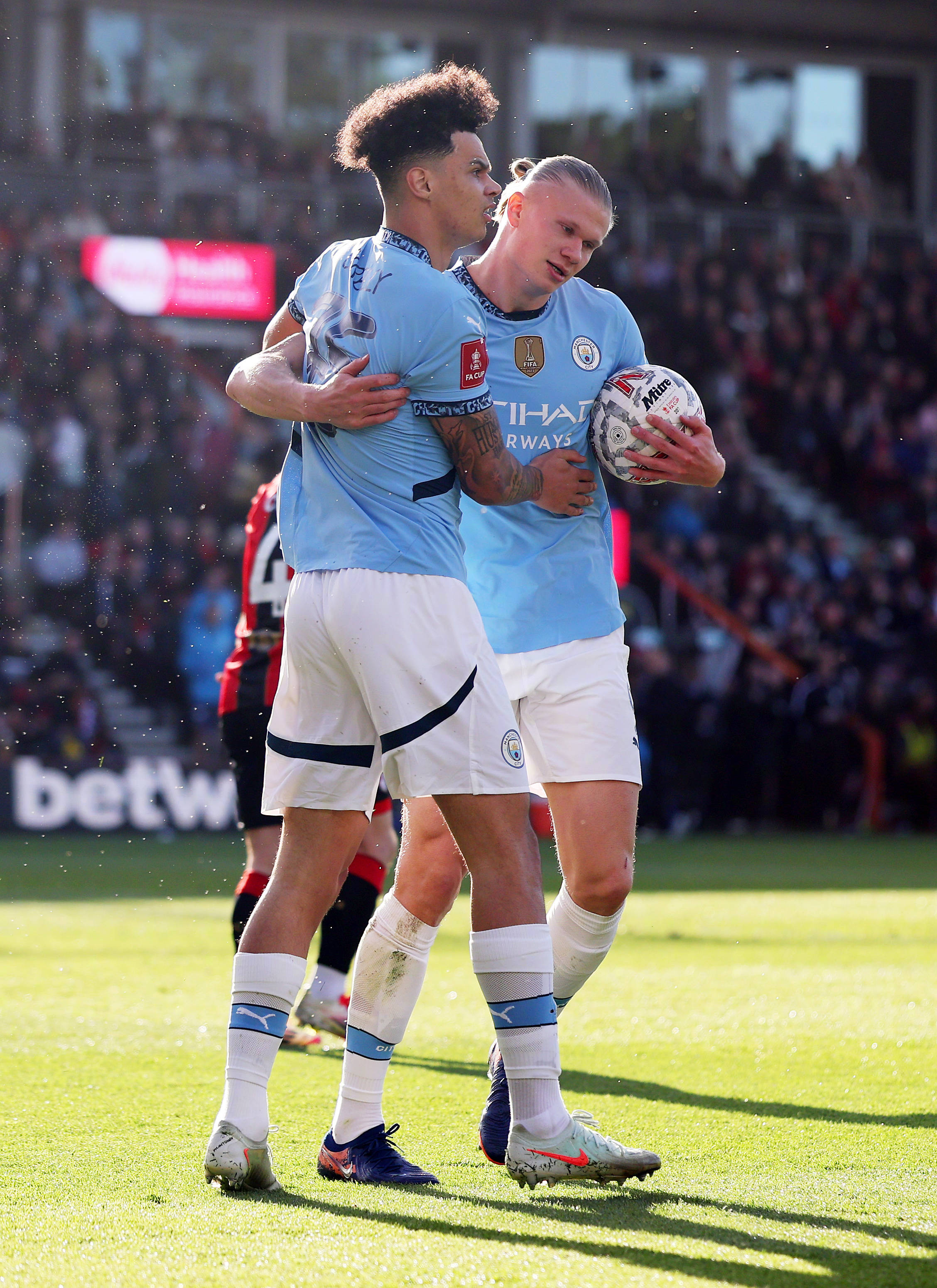  曼城官宣哈兰德伤情 