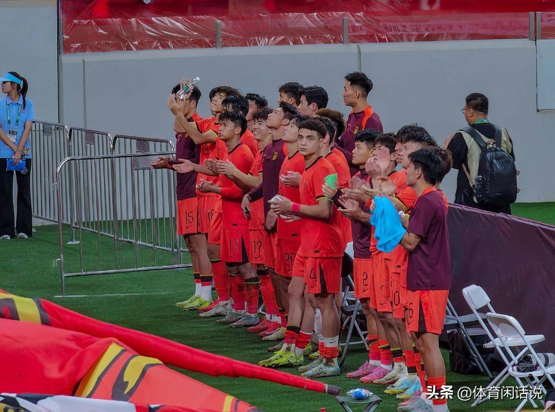 包含赛前国王杯传出新动向，巴塞罗那手感冰凉，管理层表态——球迷炸锅，高层口径保持一致的词条