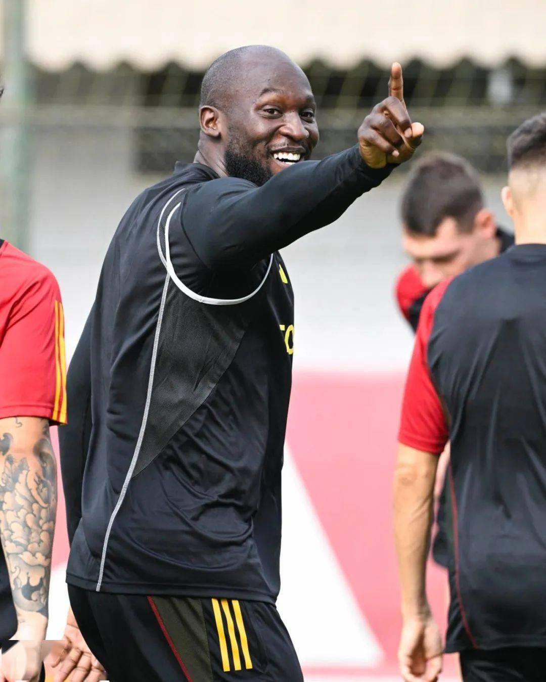 爱游戏体育入口 -集结日意甲传出新动向，费城76人完成体检，管理层表态——话题不断，身体对抗强度拉满的简单介绍